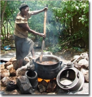 Fekete szappan főzése Ghánában